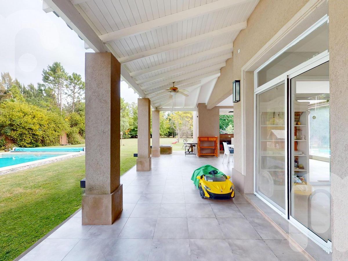 Venta de Casa en Campos de Roca 4
