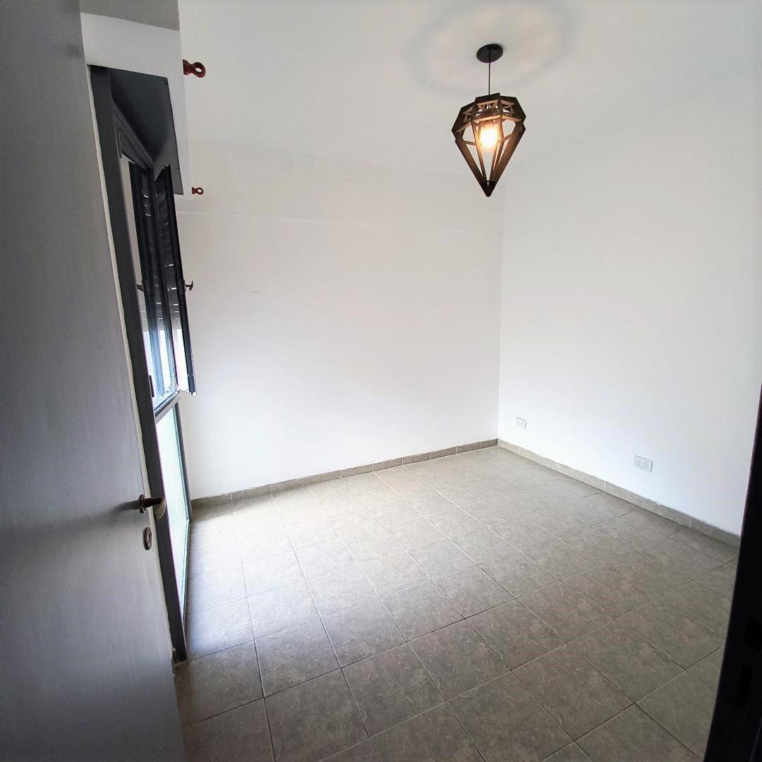 Departamento 2 Amb Lateral. a 100 m Av Beiro. Villa Devoto. 1