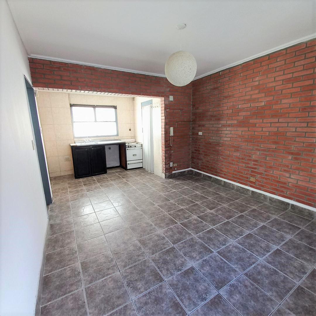 Departamento 2 Amb Lateral. a 100 m Av Beiro. Villa Devoto. 3
