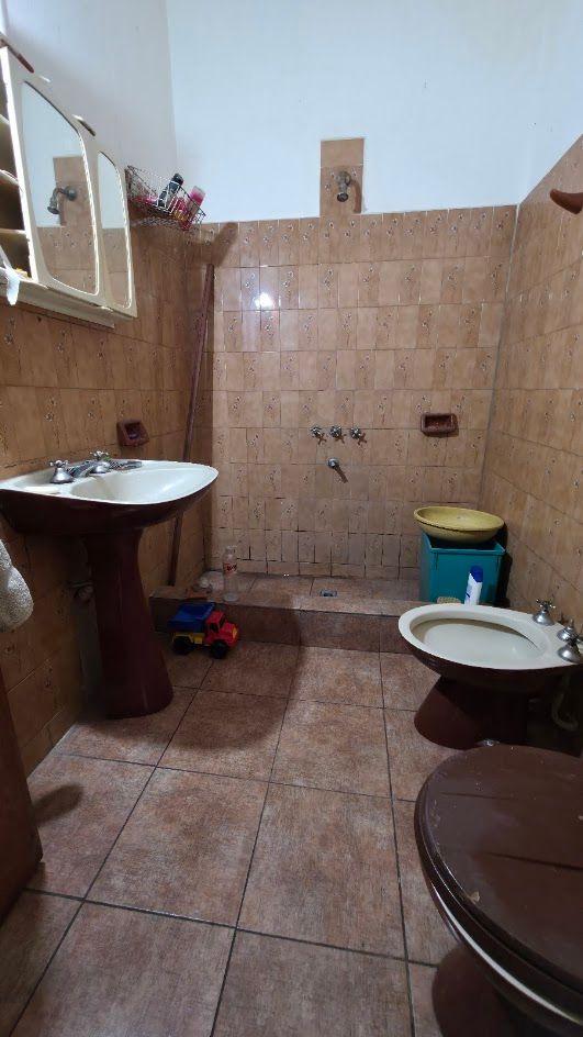Foto de PH 3 amb piso independiente. Venta. Liniers, imagen 4