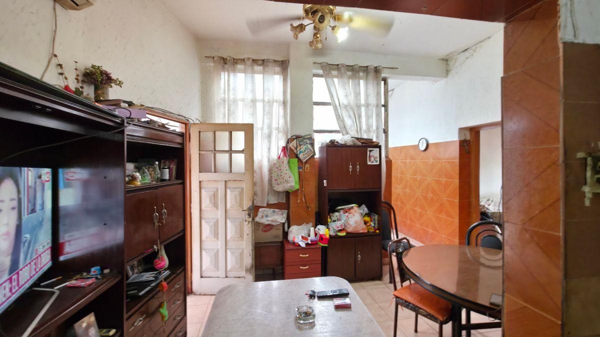 Foto de PH 3 amb piso independiente. Venta. Liniers, imagen 3