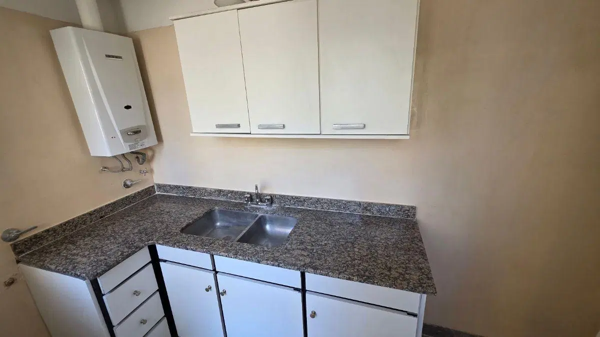 Depto 2 amb sobre Av Corrientes. Venta. Villa Crespo 3