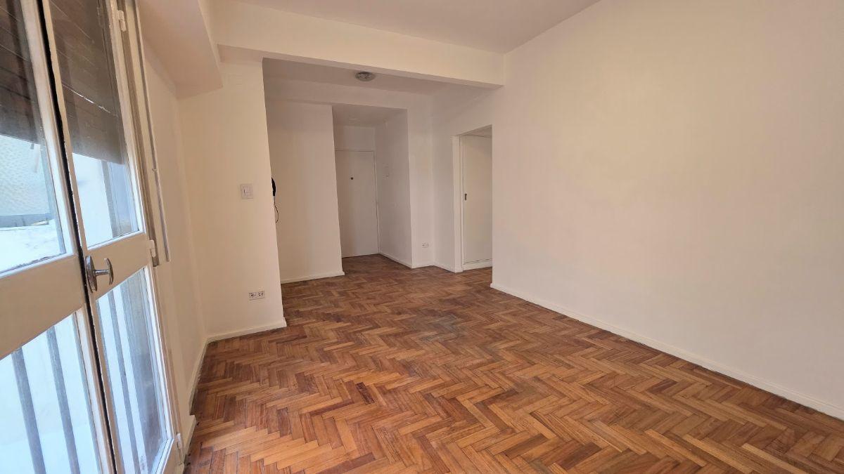 Depto 2 amb sobre Av Corrientes. Venta. Villa Crespo