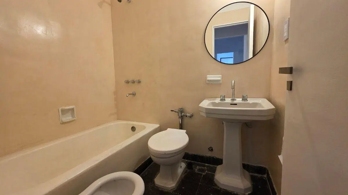 Depto 2 amb sobre Av Corrientes. Venta. Villa Crespo 5