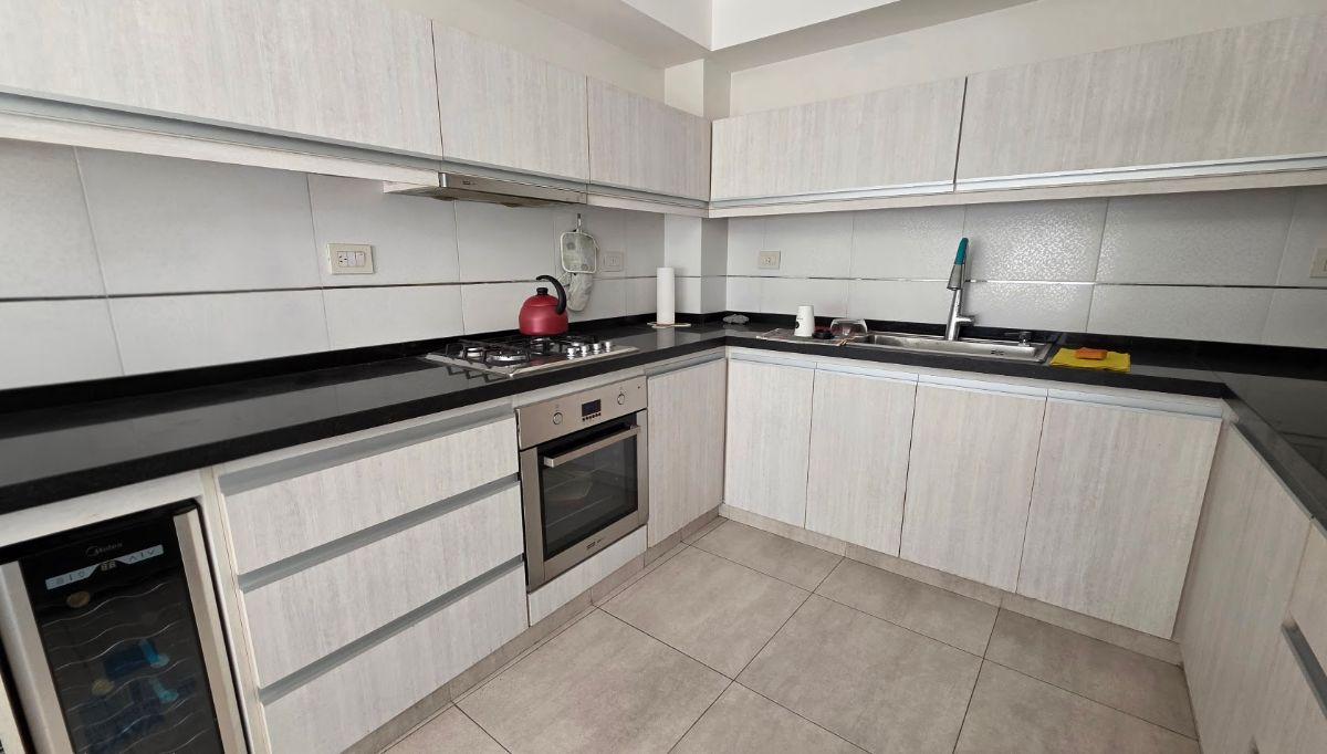 Foto de Amplio piso 3 amb con 2 cocheras fijas. Venta Liniers, imagen 4