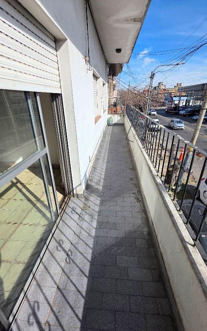 Foto de Amplio Piso 3 amb independiente sin expensas. Alquiler. Lomas del, imagen 3