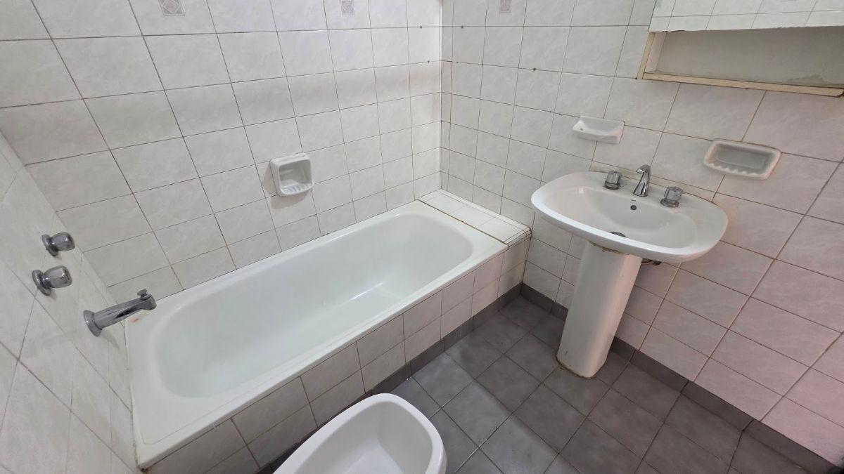 Foto de Amplio Piso 3 amb independiente sin expensas. Alquiler. Lomas del, imagen 4