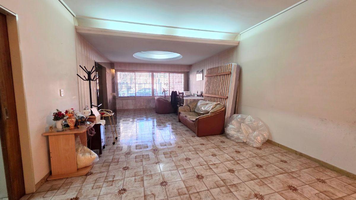 Foto de Lote 8,66x43. sup edificable 1400m2. Venta. Liniers, imagen 3