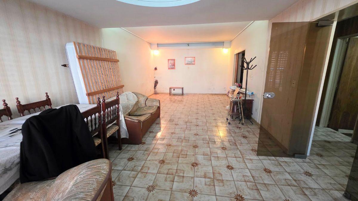 Foto de Lote 8,66x43. sup edificable 1400m2. Venta. Liniers, imagen 2