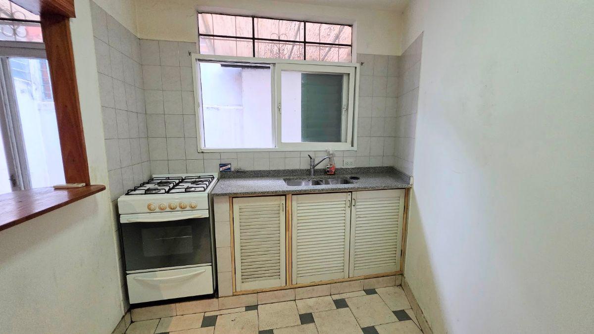 Foto de Depto en primer piso con patio. Alquiler . Liniers., imagen 5