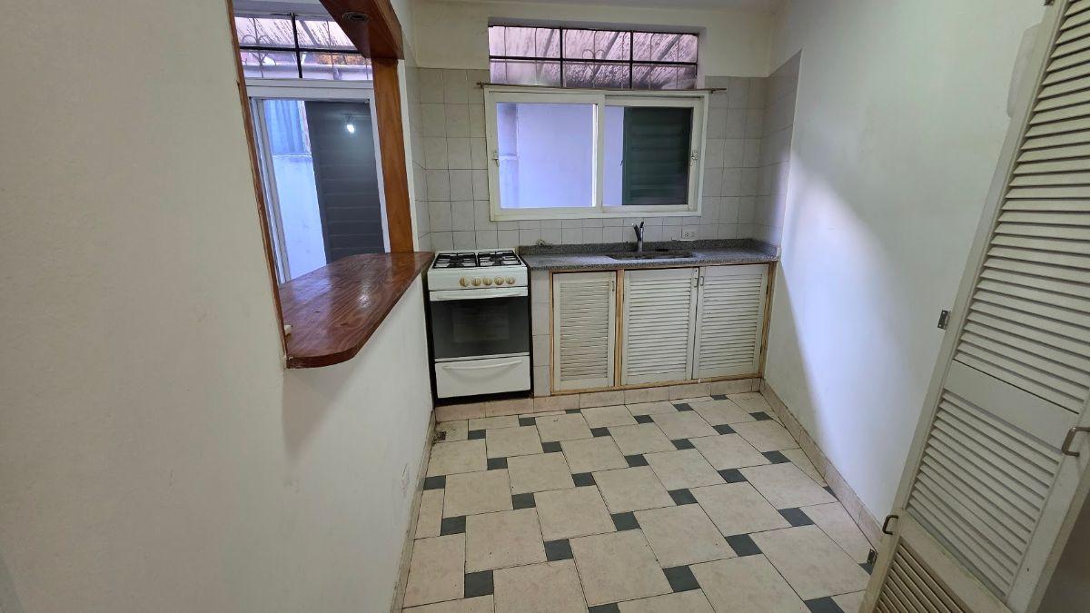 Foto de Depto en primer piso con patio. Alquiler . Liniers., imagen 1