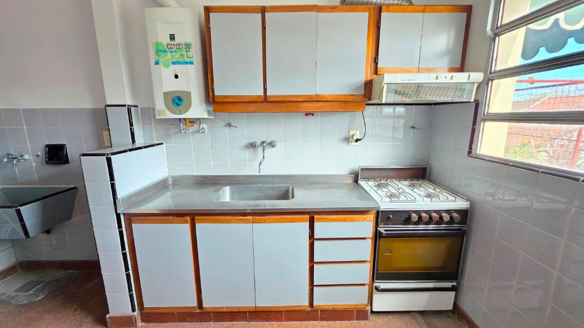 Foto de Depto 2 amb frente con balcón a mts Emilio Castro. Venta. Mataderos, imagen 4