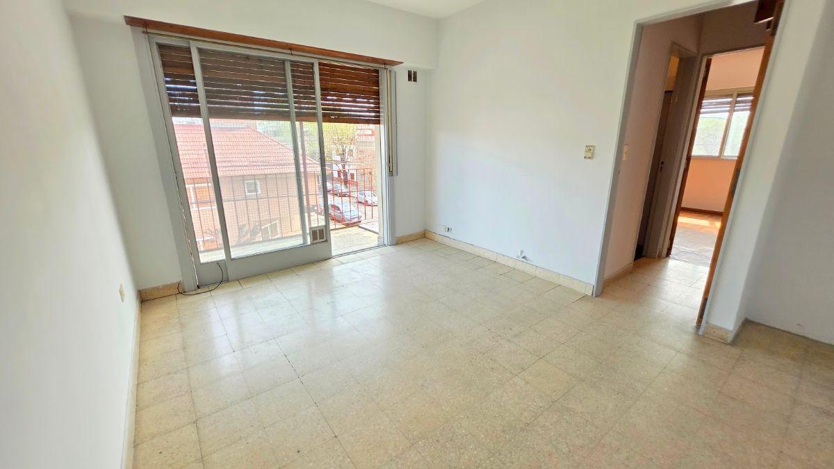 Foto de Depto 2 amb frente con balcón a mts Emilio Castro. Venta. Mataderos, imagen 3