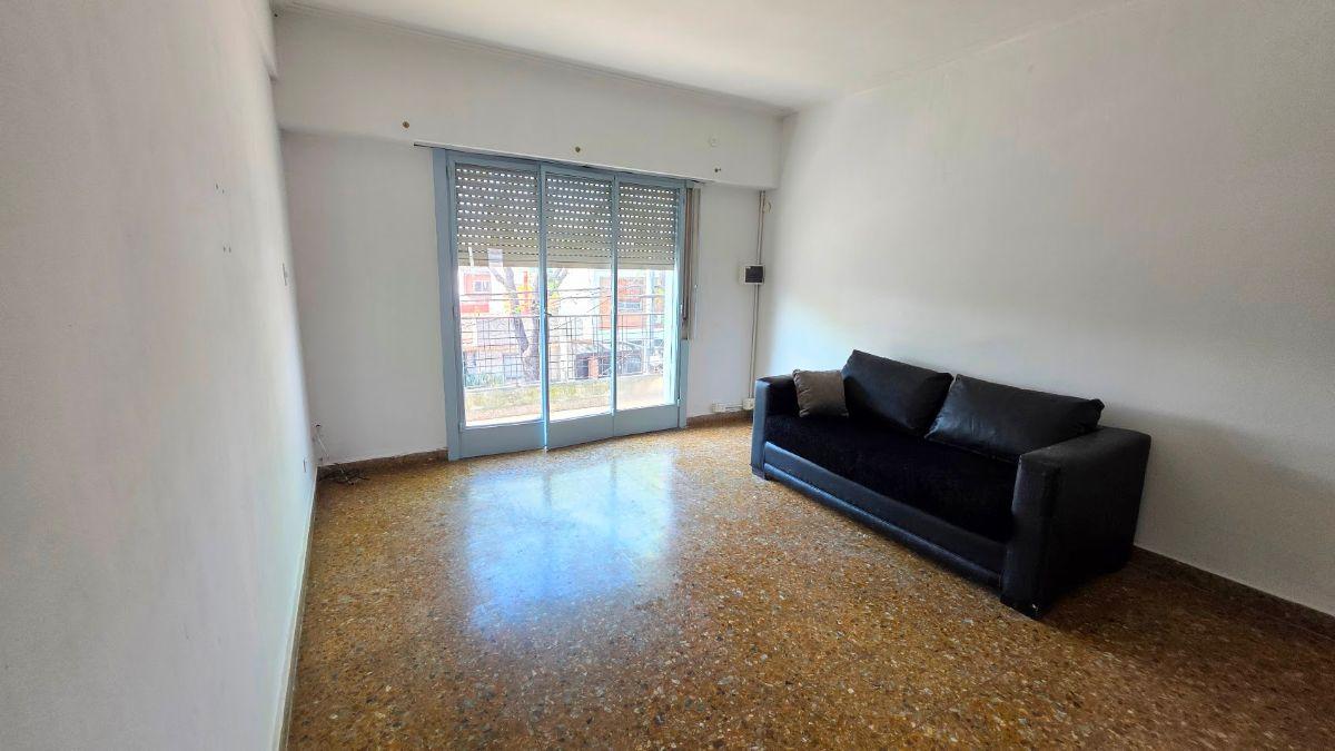 Foto de Amplio piso 3 amb con quincho y patio. Alquiler. Parque Avellaneda, imagen 1