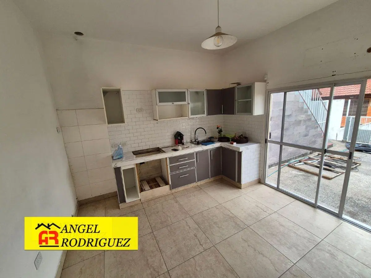 CASA EN PLANTA ALTA , APTO VIVIENDA O USO PROFESIONAL 5
