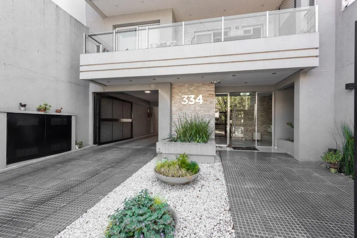 Piso en Venta en Ramos Mejia Sur, 120 mts2 a mts plaza Mitre, vta urgente 2