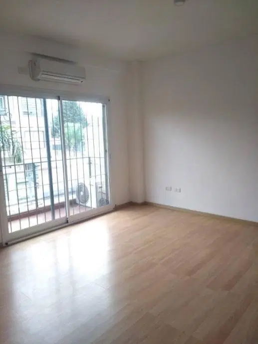 OPORTUNIDAD ,vta Departamento monoambiente al fte con cochera en San Justo 5