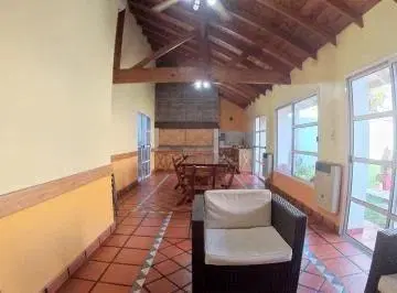 CHALET DE 6 AMB A MTS DE AV DE MAYO AL 1100, LOTE 10 X 33MTS, 430 MTS2 CUBIERTOS 8