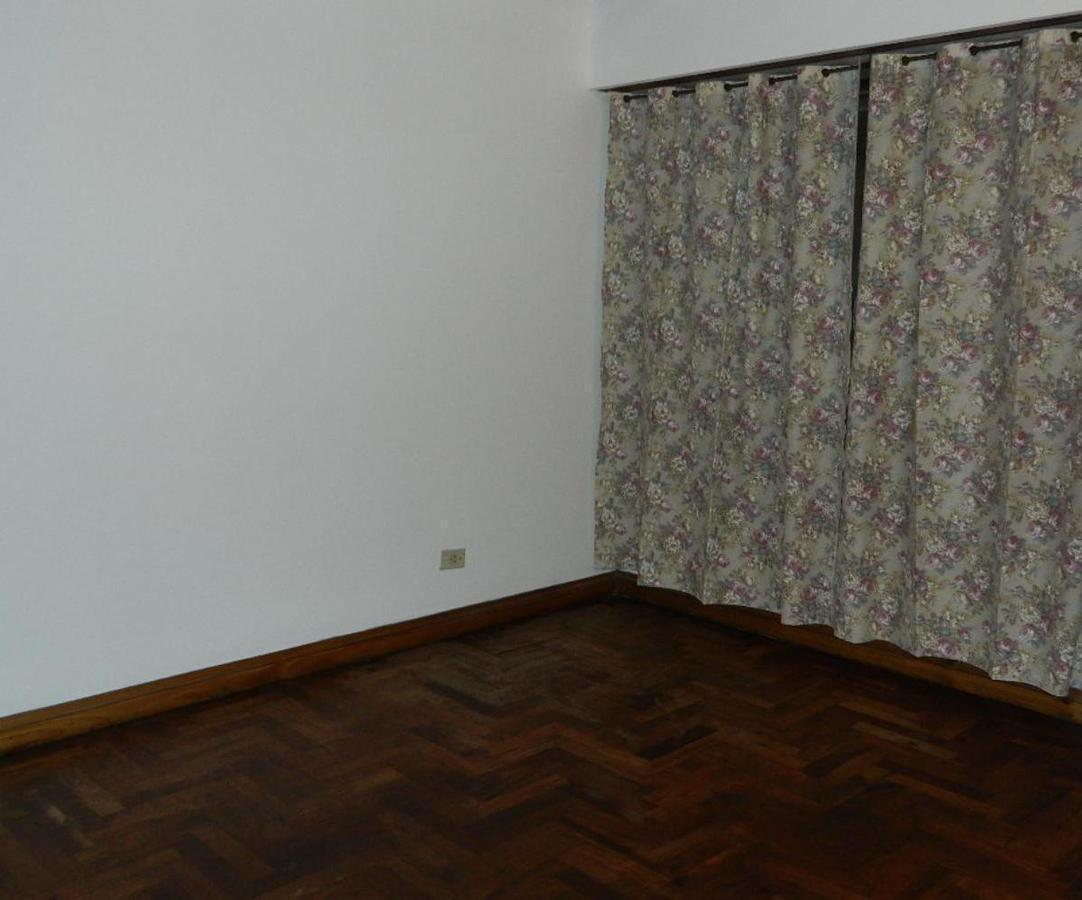 Casa en Venta - Calle Pizurno - Hurlingham - Zelaschi Propiedades 2