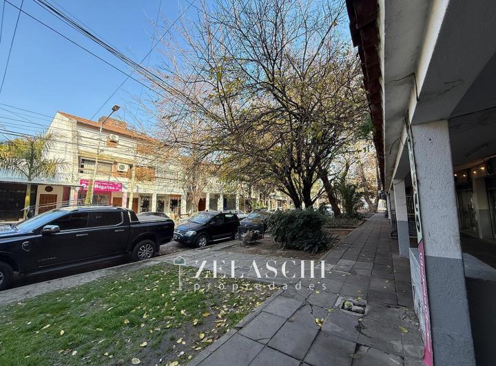 Local a la calle en venta: sobre Av Dr Ricardo Balbín, Ciudad Jardín 5