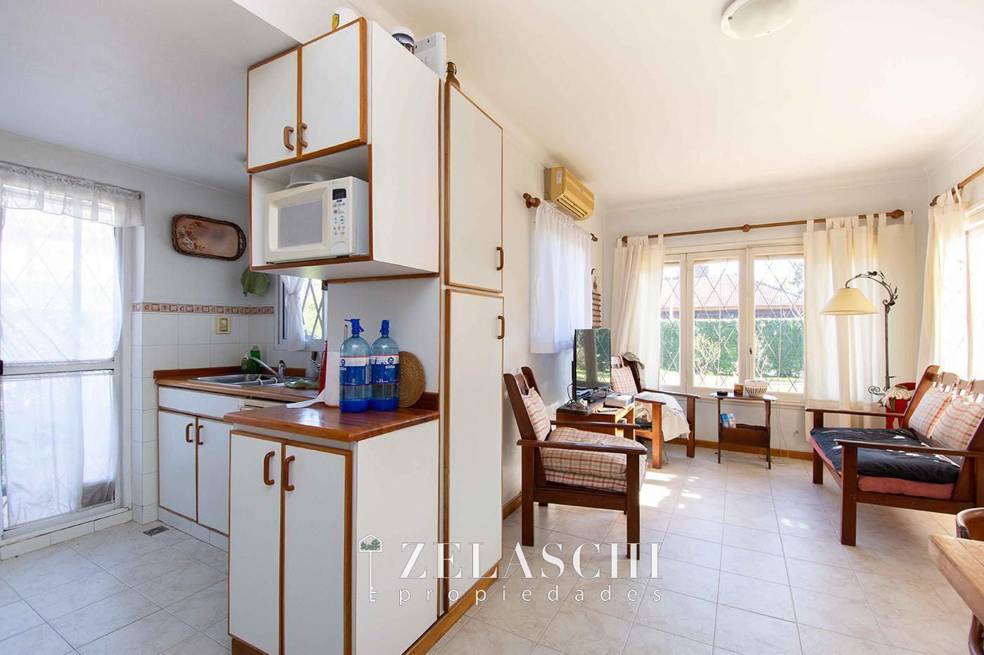 Casa en venta: calle Paraisos, Ciudad Jardin Del Palomar