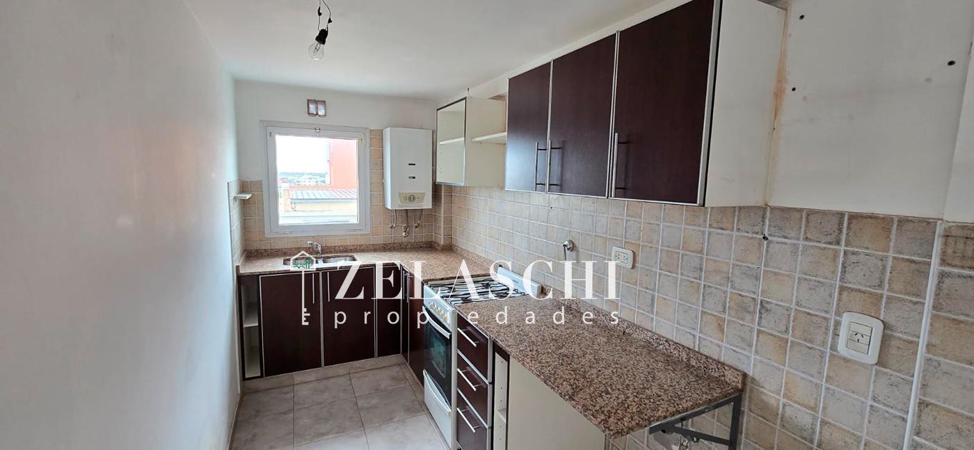 Venta: Departamento 2 ambientes con cochera : Calle Bonifacini, Caseros
