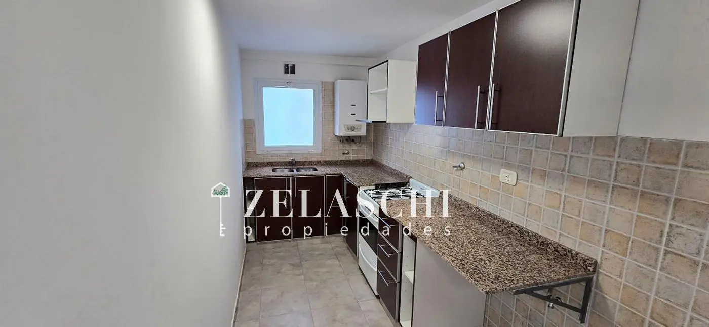 Venta: Departamento 2 ambientes con cochera : Calle Bonifacini, Caseros 4
