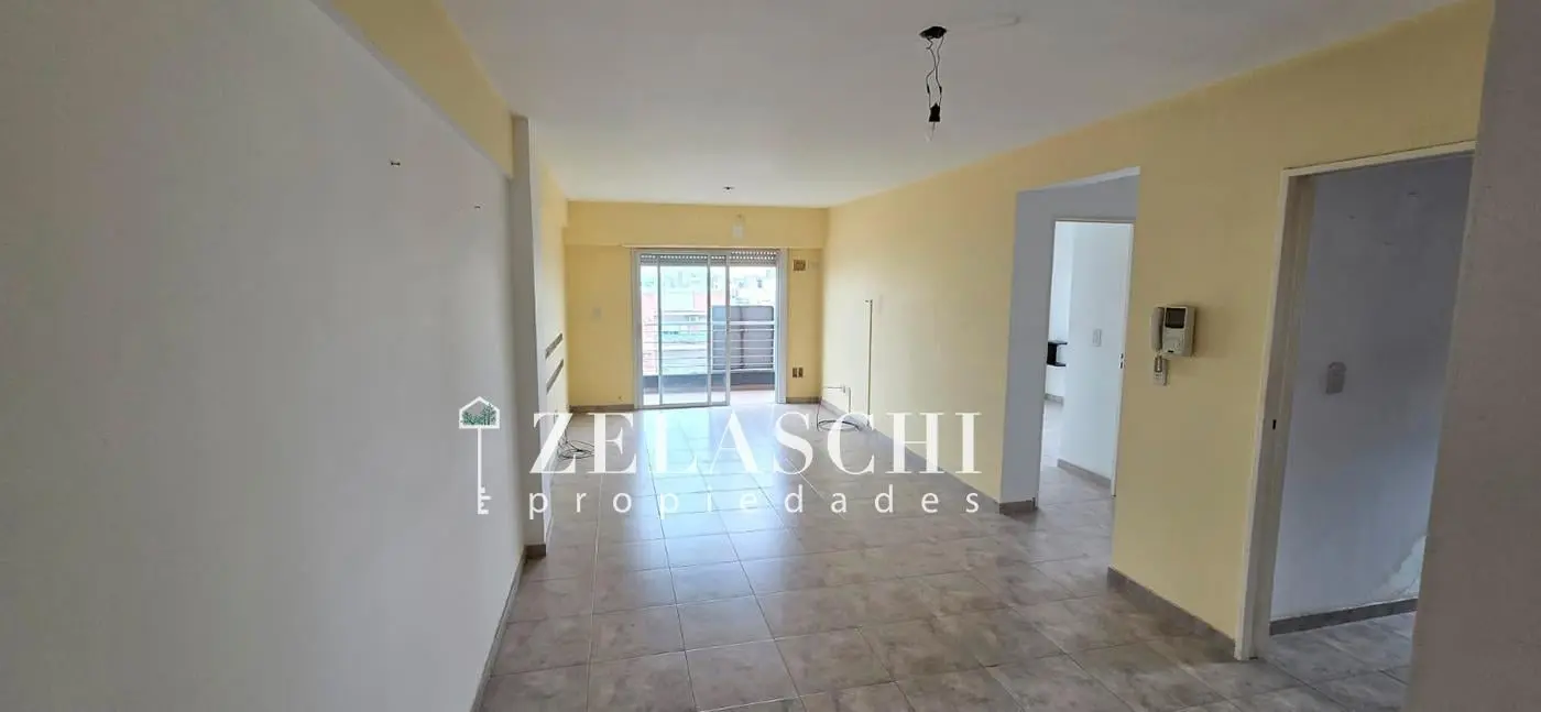 Venta: Departamento 2 ambientes con cochera : Calle Bonifacini, Caseros 2