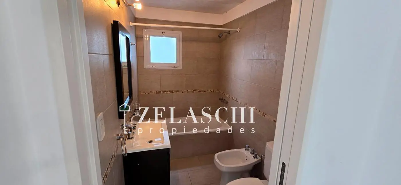 Venta: Departamento 2 ambientes con cochera : Calle Bonifacini, Caseros 3