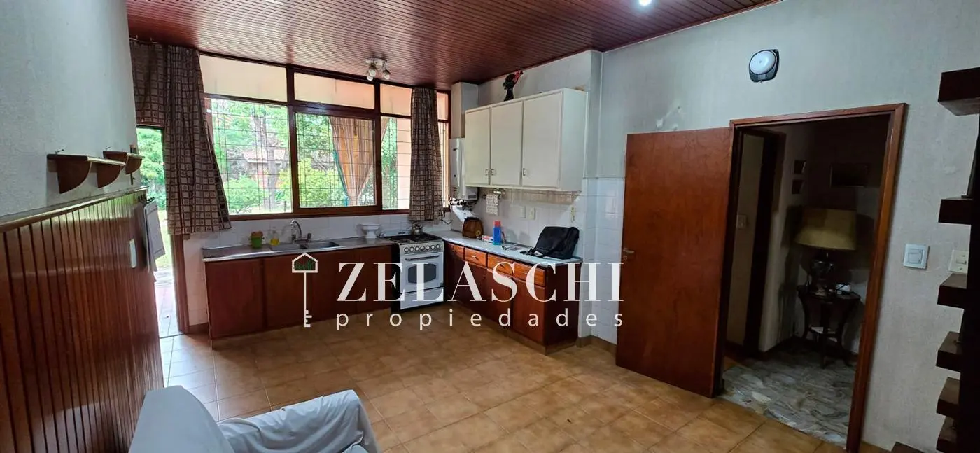 Venta: Casa sobre calle Crotto, Martin Coronado 3