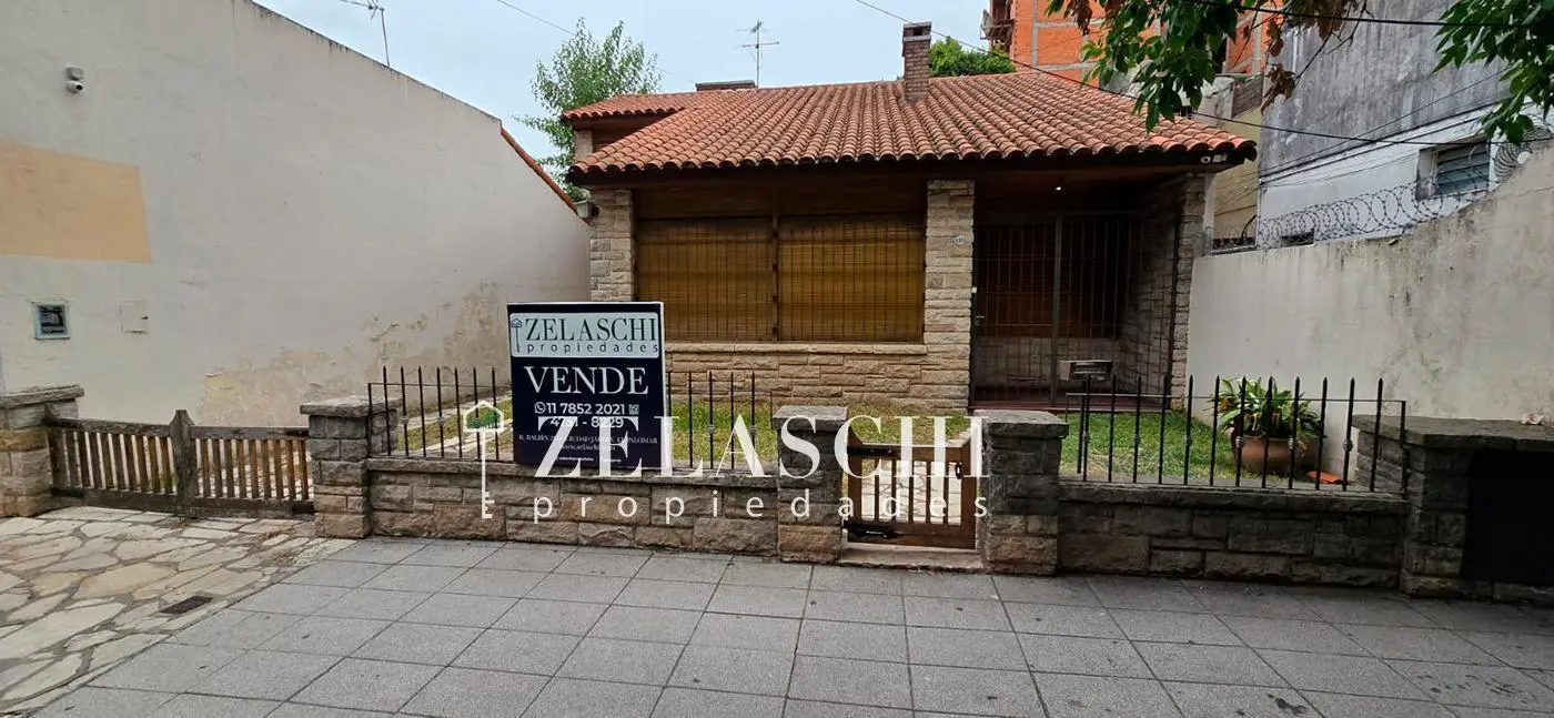 Venta: Casa sobre calle Crotto, Martin Coronado 5