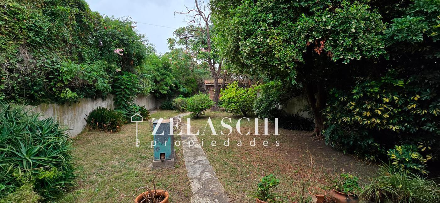 Venta: Casa sobre calle Crotto, Martin Coronado