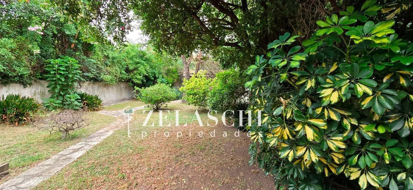 Venta: Casa sobre calle Crotto, Martin Coronado 2