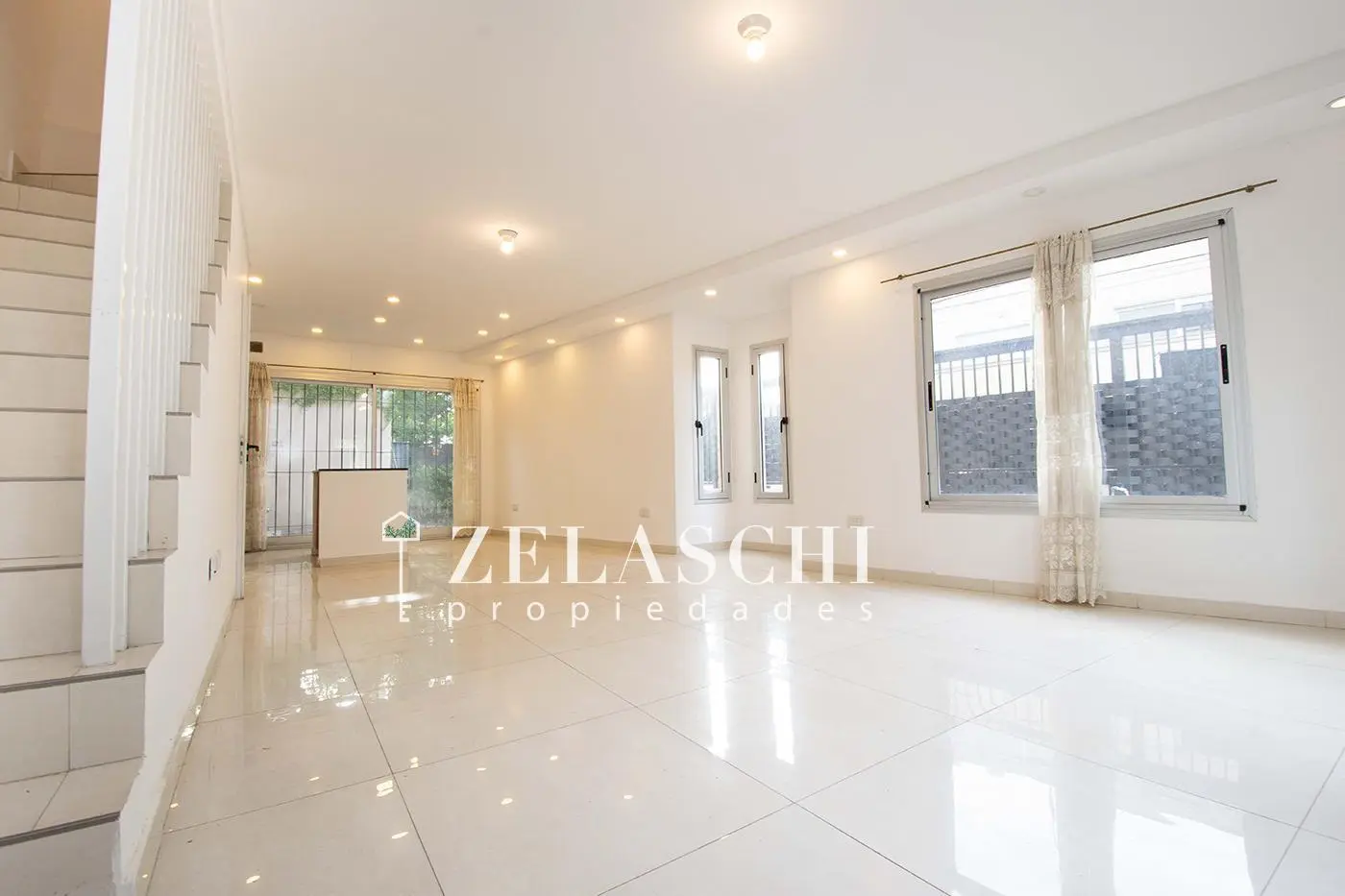Venta: Tiplex sobre calle Wernicke, Ciudad Jardín - Moderno y amplio! 5