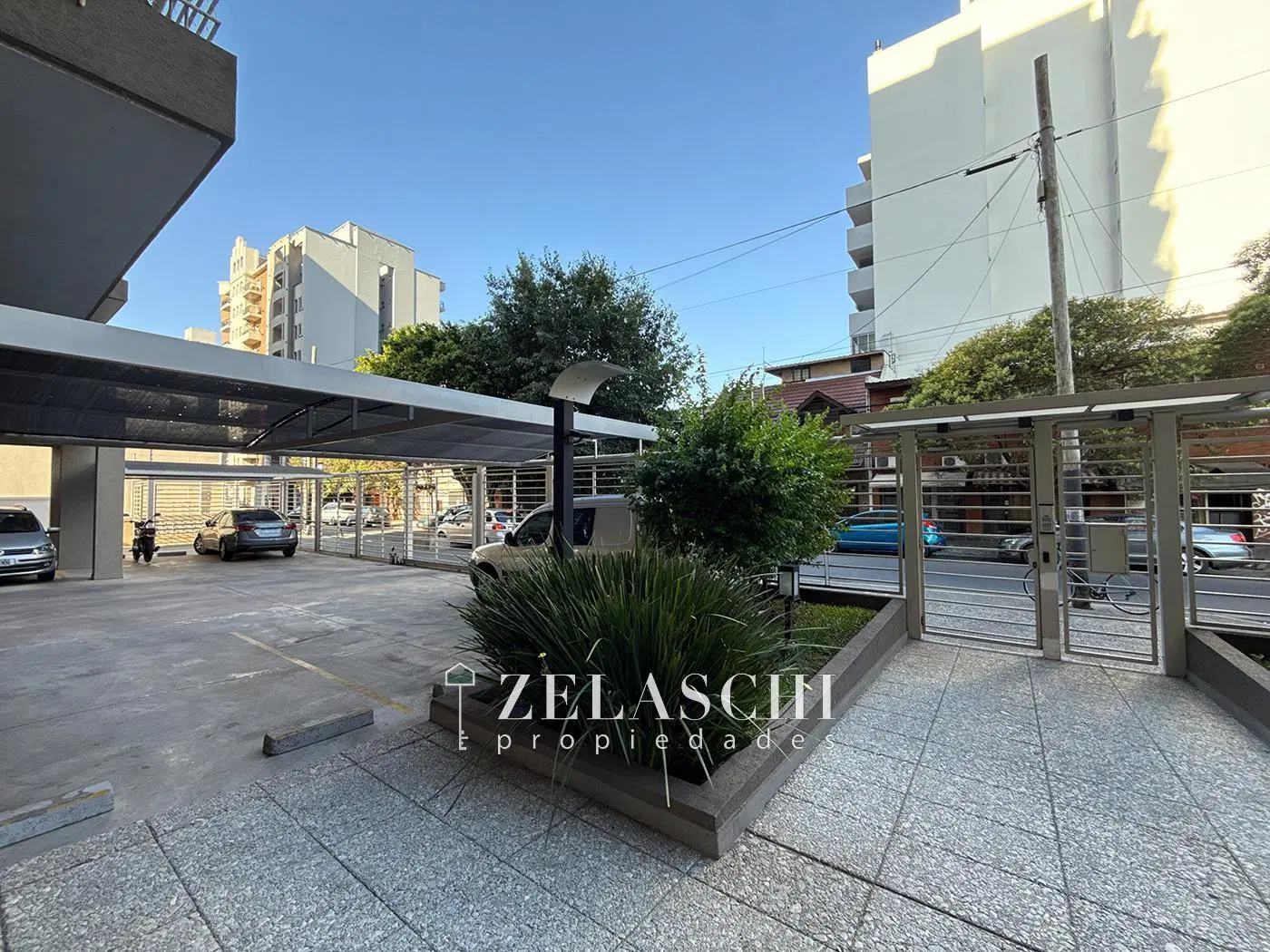 Alquiler: Departamento 4 ambientes con cochera- Calle Hornos, Caseros 3