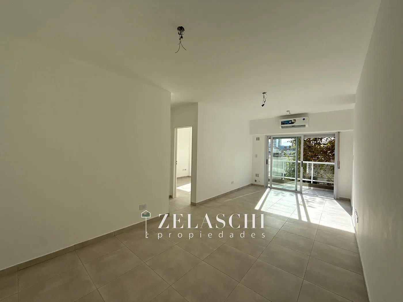 Venta: Departamento 2 ambientes con cochera: La Merced y Tres de Febrero 8