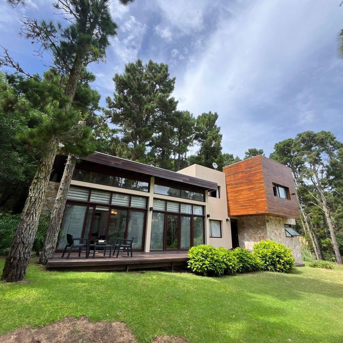 Casa en Mar de Las Pampas, Impecable Estado en Esquina 5