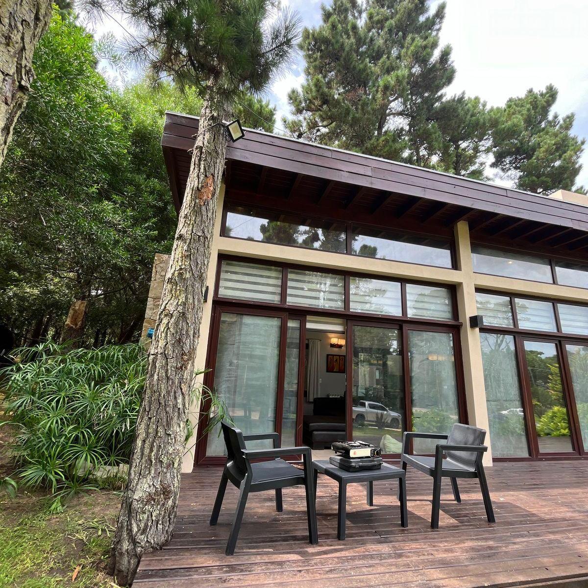 Casa en Mar de Las Pampas, Impecable Estado en Esquina 5