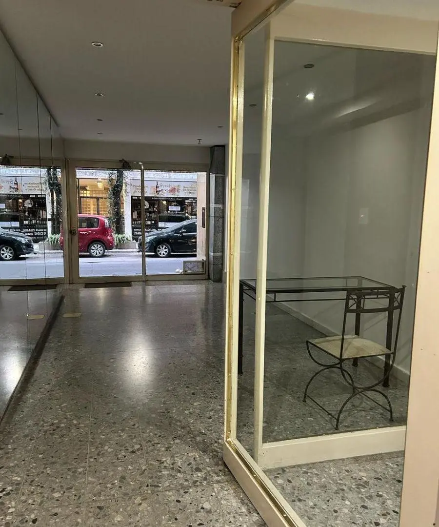 luminoso monoambiente dividido, balcón al frente. Las Cañitas .Apto crédito 2