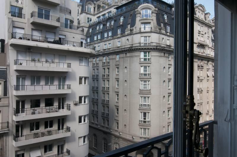 Piso de Categoría en Recoleta Frente a La Plaza San Martin de Tours, 2 Cocheras y Baulera 1