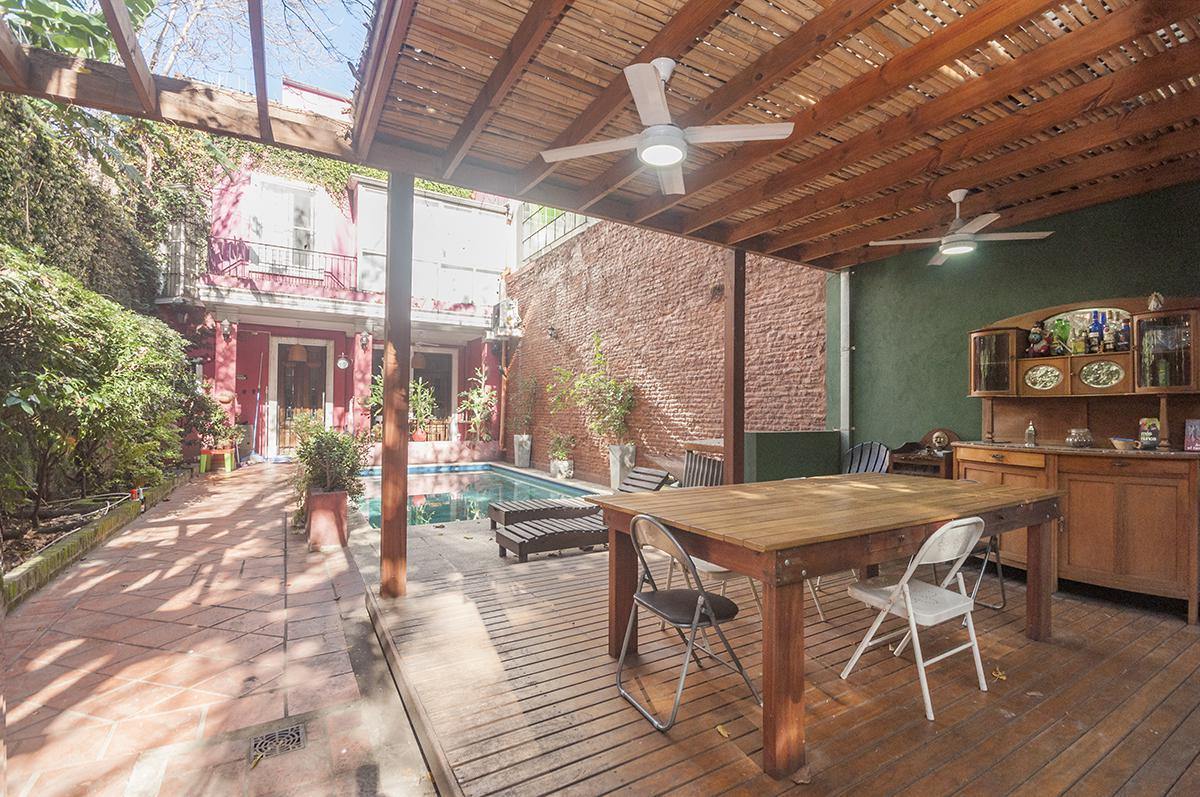 Casa con Patio y Piscina - 7 Ambientes - Caballito 3
