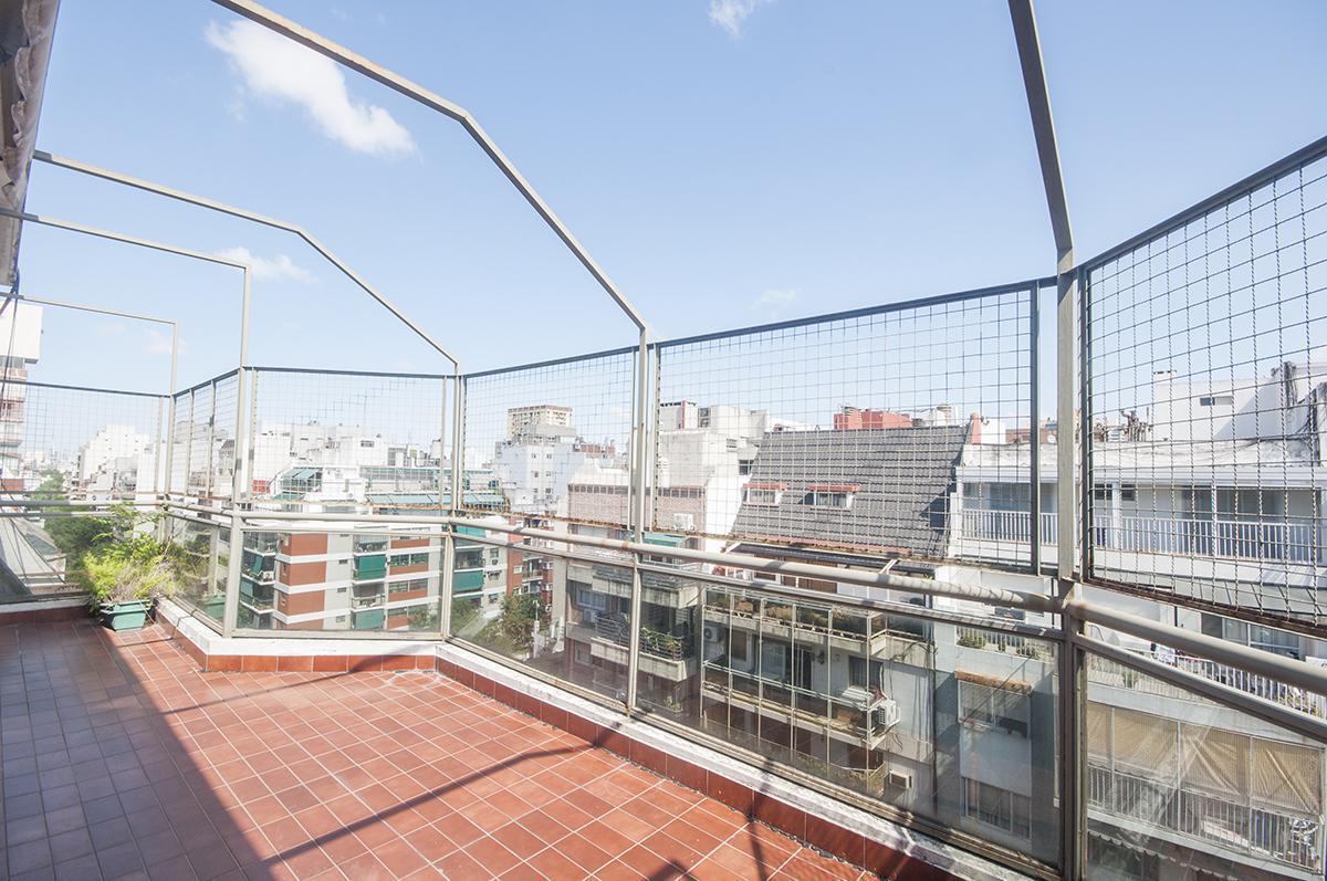 Departamento 6 Ambientes con Terraza, Parrilla, Baulera y 2 Cocheras en Caballito. 2