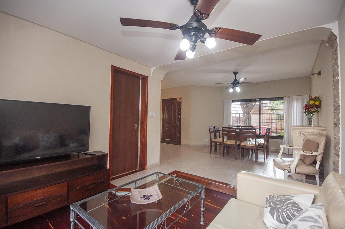 Casa en Olivos - 6 Ambientes, Reciclada con Pileta 4
