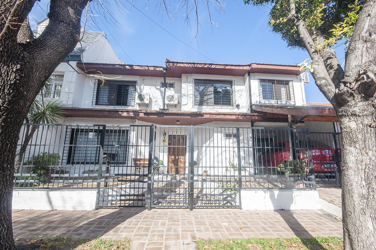 Casa en Olivos - 6 Ambientes, Reciclada con Pileta 3