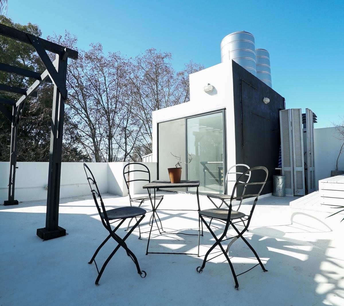 Casa de Diseño de 5 Ambientes con Terraza y Parrilla en Parque Saavedra 3