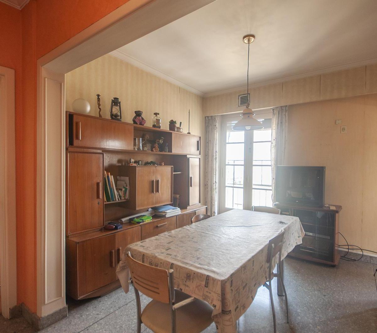Departamento de 4 Ambientes en Edificio Histórico en Congreso 5