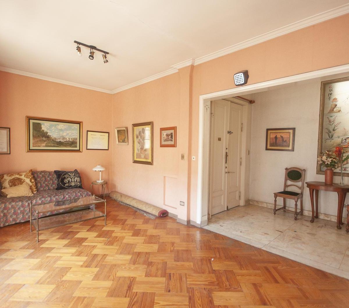 Departamento de 4 Ambientes en Edificio Histórico en Congreso 1