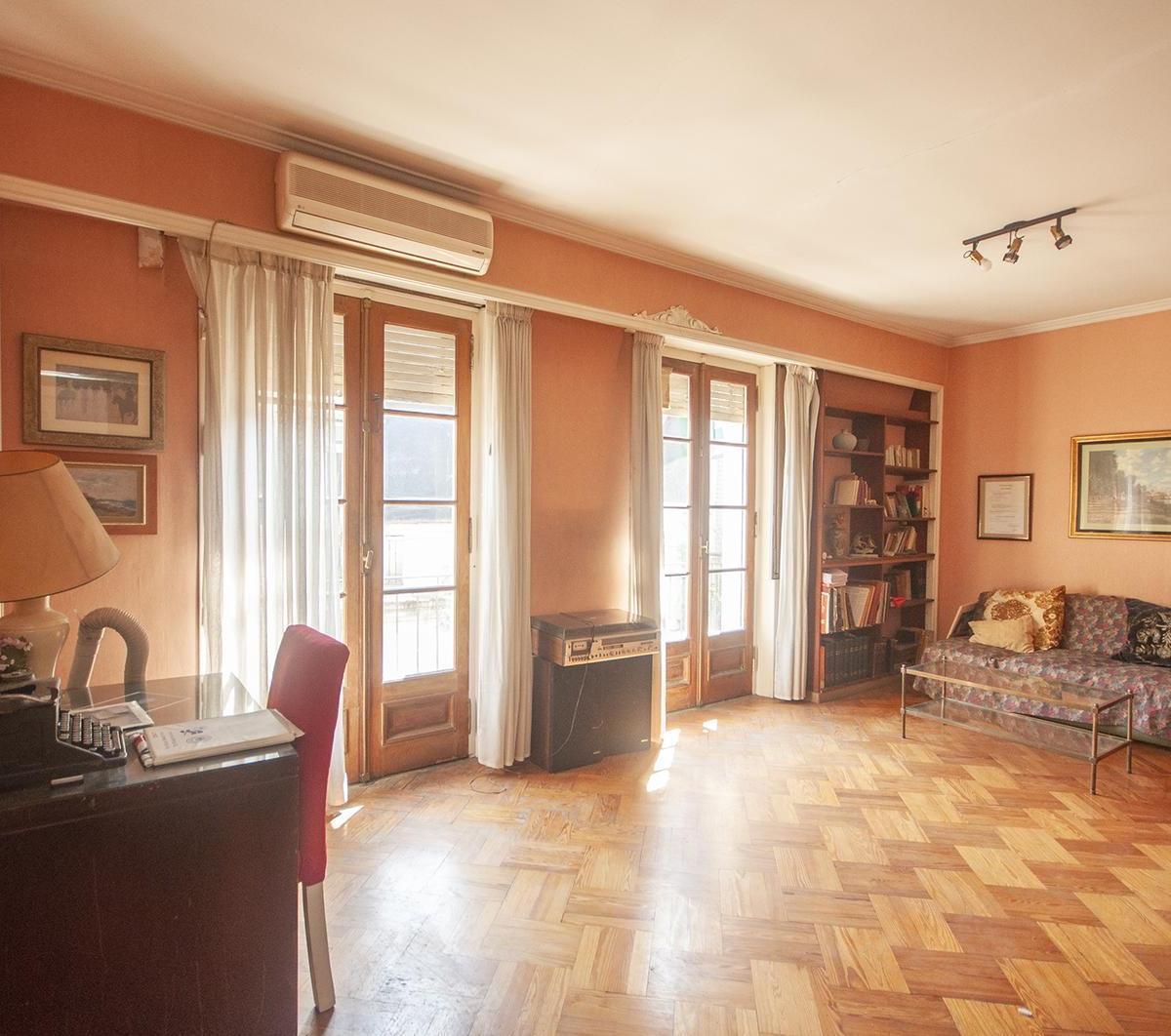 Departamento de 4 Ambientes en Edificio Histórico en Congreso 2