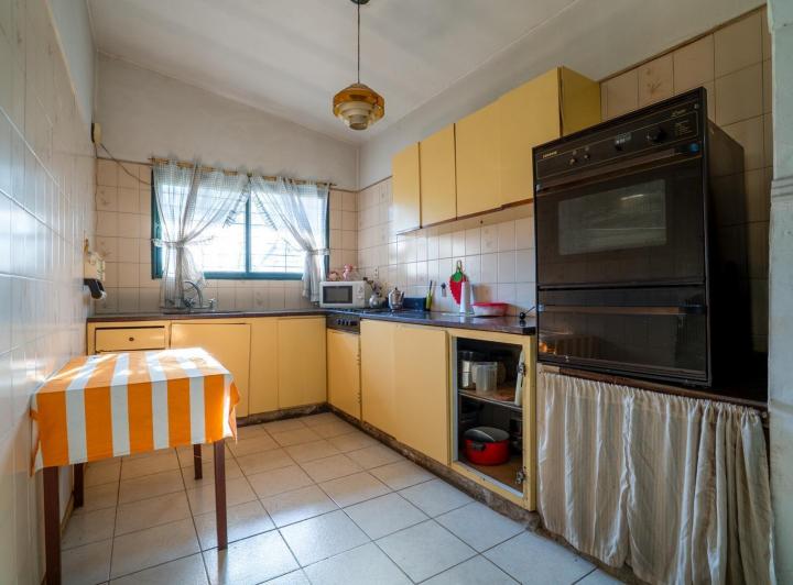 Casa estilo chalet con amplio lote  en Hurlingham 1