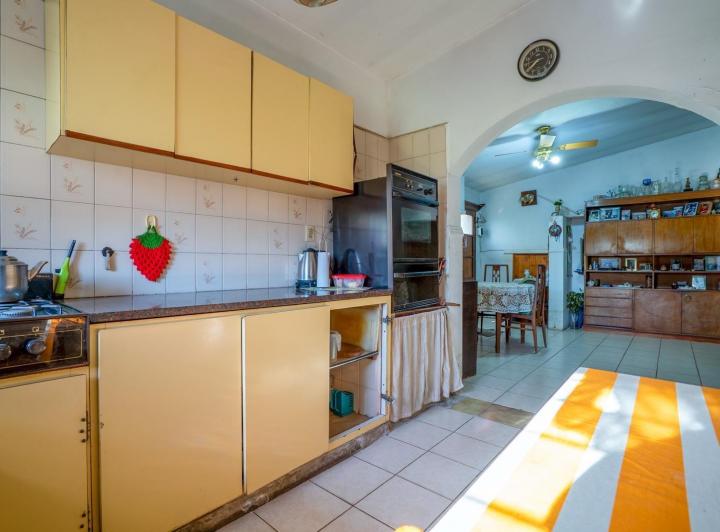 Casa estilo chalet con amplio lote  en Hurlingham 4